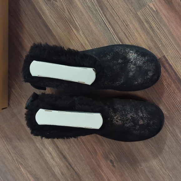 Women's UGG Mini Bailey Bow Glimmer - Picture 2 of 8